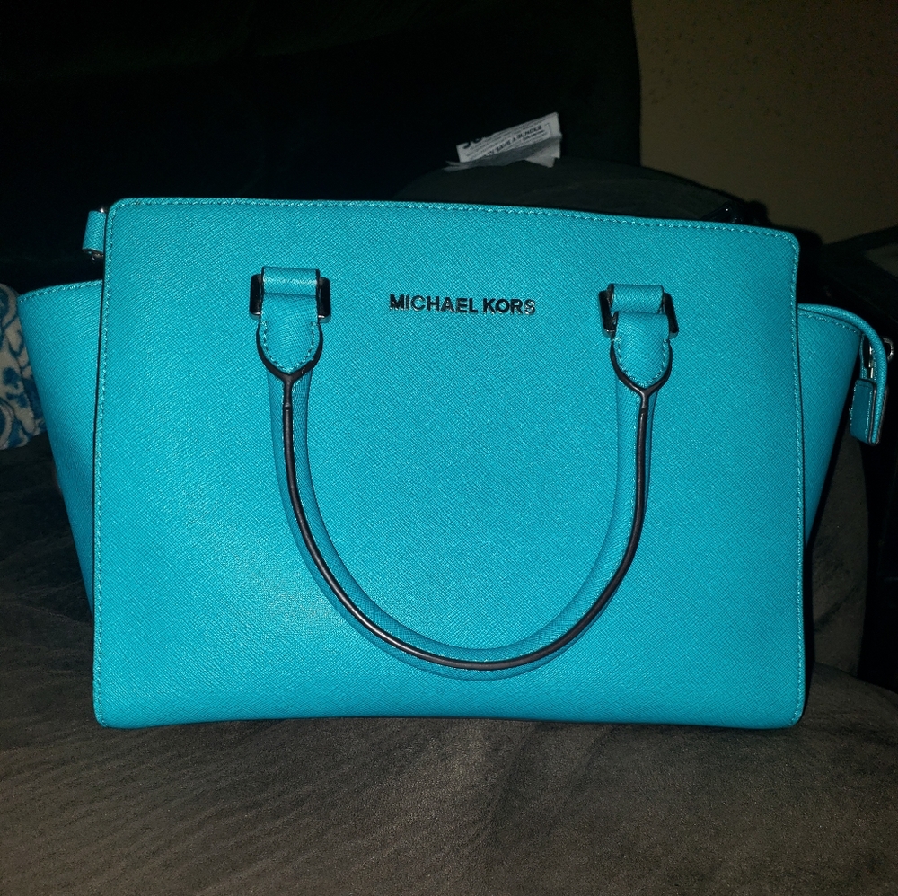 AUTHENTIC MK SELMA BAG